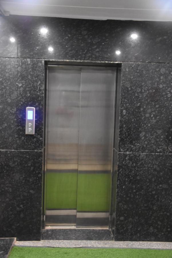 Hotel De Luxe Basai Road Gurgaon Exterior photo