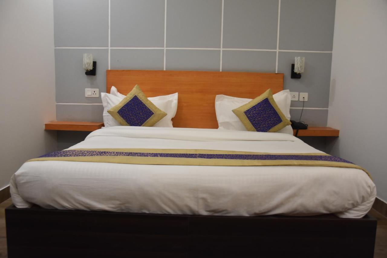 Hotel De Luxe Basai Road Gurgaon Exterior photo