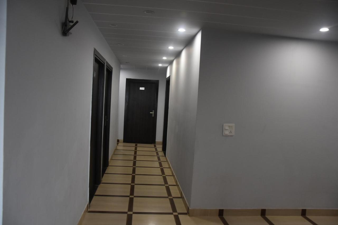 Hotel De Luxe Basai Road Gurgaon Exterior photo
