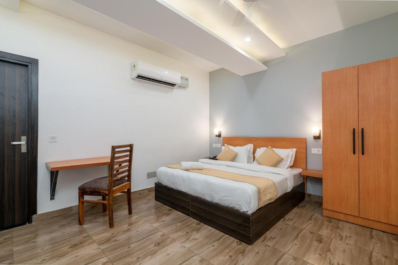 Hotel De Luxe Basai Road Gurgaon Exterior photo
